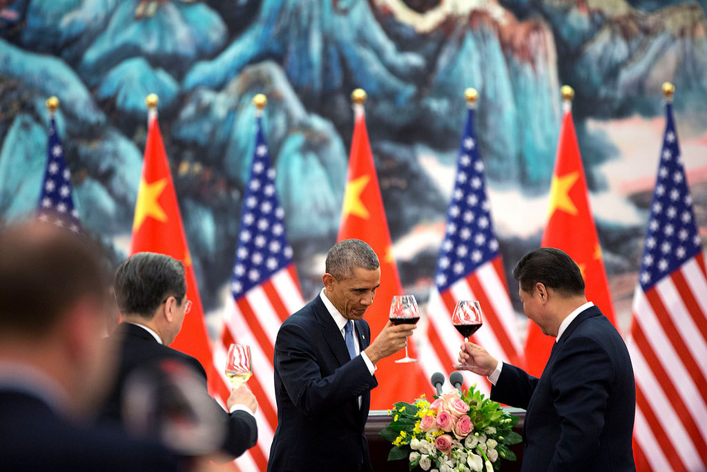 President Barack Obama offers a toast to President Xi Jinping of China 